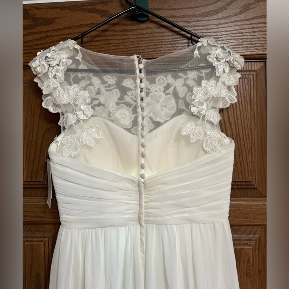 NWT cap sleeve chiffon a-line with floral applique SIZE 6, color: soft w… - Picture 4 of 13